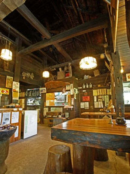 店内の古民具などもお楽しみ下さい。