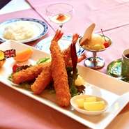 ・本日のスープ
・特大エビフライ3本
・付け合わせ
・ご飯又はパン
・アイスクリン
・コーヒー又は紅茶
（内容は食材等により変更になることがございます。）