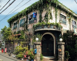 補足：映画のセットに様変わり