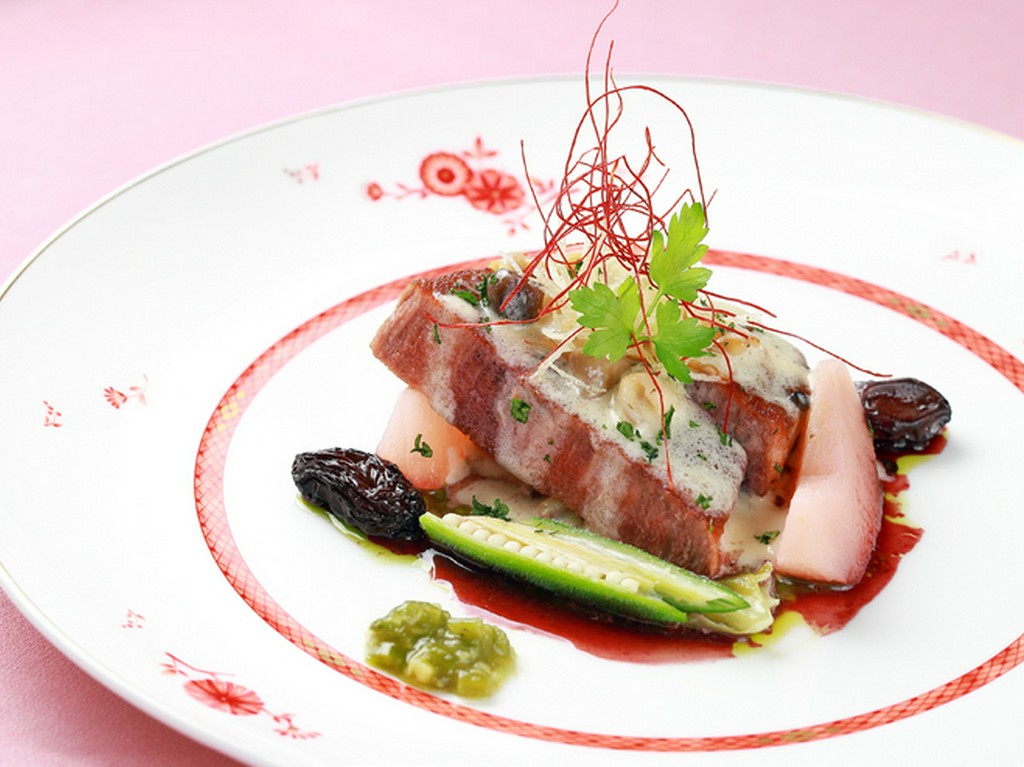 黒毛和牛フィレ肉のグリエ　２種のソース　刻みわさび添え