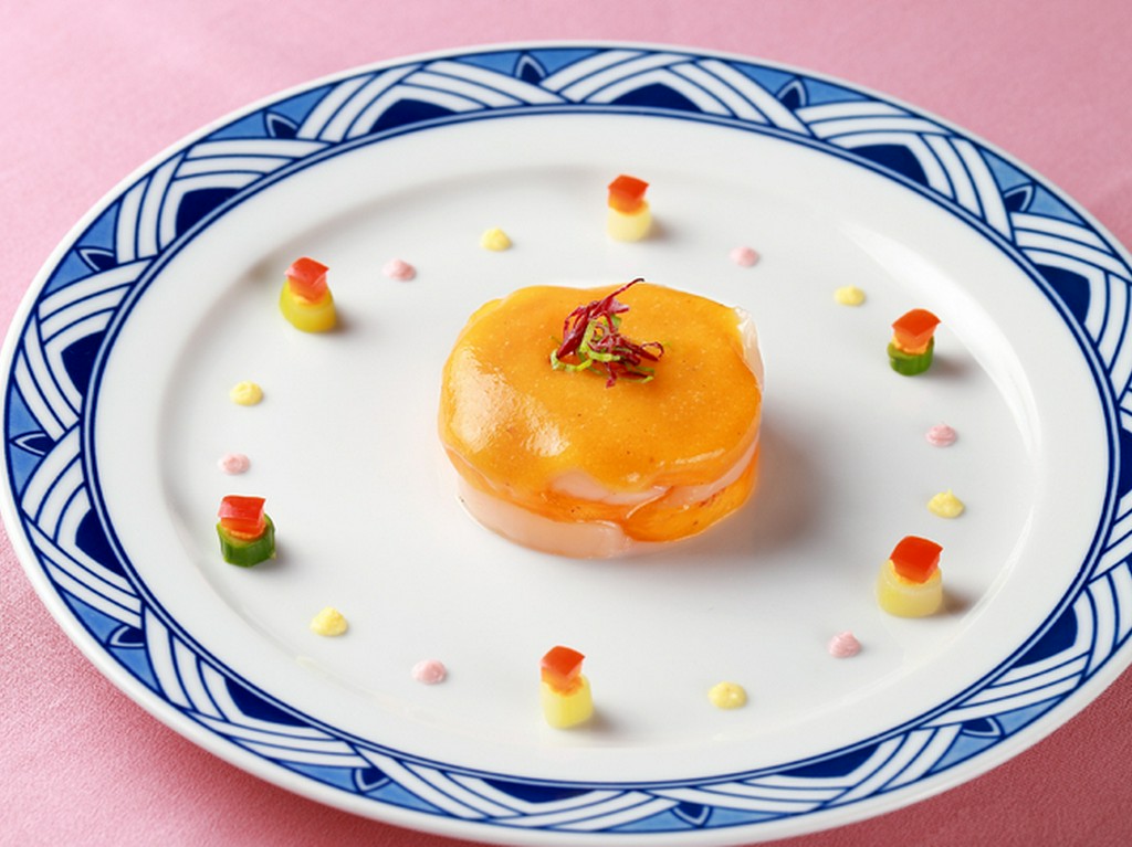 帆立貝のカルパッチョ　メロンのシャンパンビネガーソース