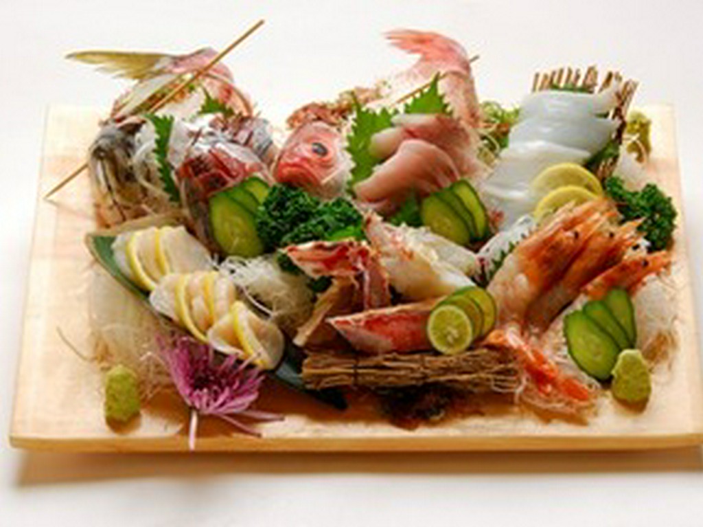 朝取れの新鮮な地魚を数多く取りそろえています