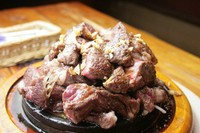 ついに出ました。メガを超えたギガ、何と一キログラムの巨大ステーキ　挑戦者はいませんか？