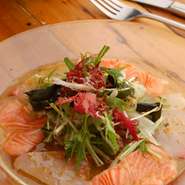 旬の魚介類をお愉しみ頂けます。前菜にお薦めの一品。