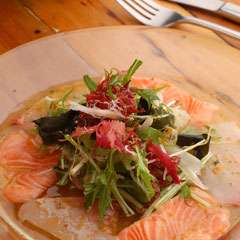 季節の魚介類のカルパッチョ　海藻サラダを添えて　780円