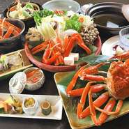 毎年人気爆発！！
冬の味覚　絶品蟹フルコース
大きな茹で姿蟹、焼蟹、蟹すき鍋など蟹好きにはたまらない