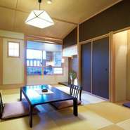 美松は日本海側最大級、計36室の露天風呂付き客室数（別邸美悠を含む）を誇っております。

お部屋は美松自慢の回廊庭園を眺める露天風呂付きの、
5階「遙々の階」と4階「悠々の階」をはじめ、
和室、洋室、ユニバーサルルーム、一般和室など様々なタイプがございます。

お好みのスペースでお寛ぎ下さい…