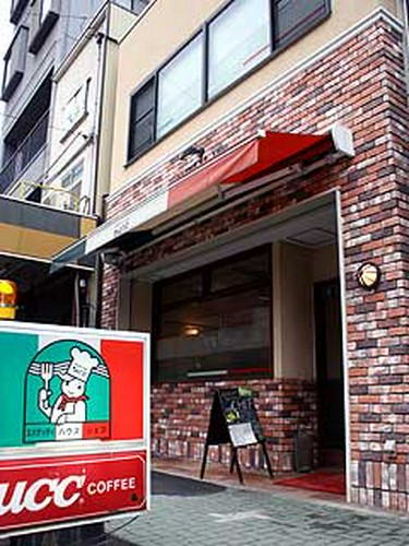 名古屋駅から徒歩5分のところにあります