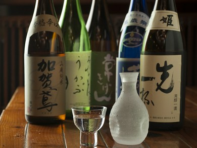 全国各地から集めた地酒の種類も豊富