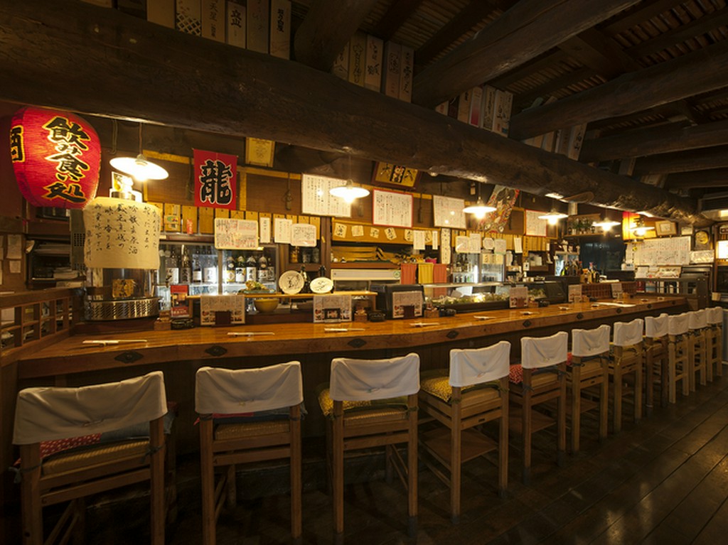 カウンター席もあってお一人様も大歓迎