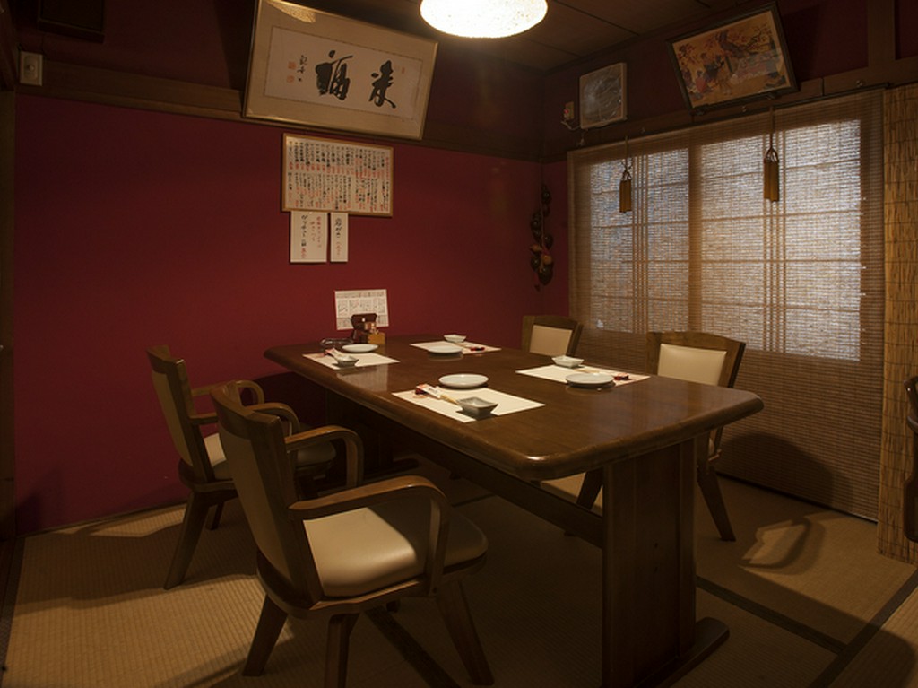 テーブル席のある座敷もあります
