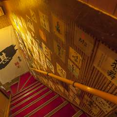 木の温もりたっぷりの民家風の佇まい。居心地も抜群！