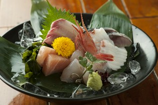 地物にこだわった新鮮魚介と加賀野菜