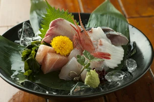 地物にこだわった新鮮魚介と加賀野菜