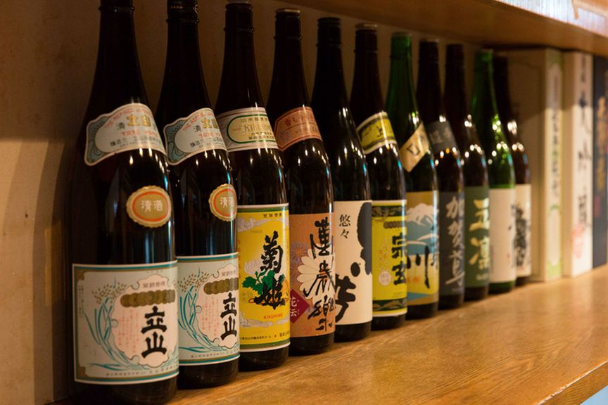 飲み比べセットやひれ酒などで、金沢の銘酒に舌鼓