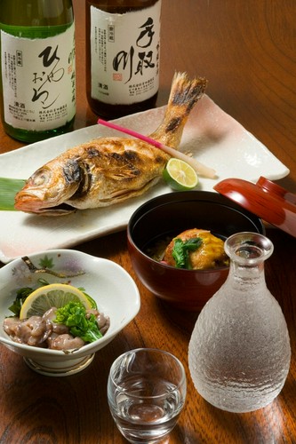 地酒と旬のお魚料理を存分にご堪能いただけます