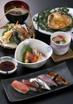 お昼の食事や数々の旬のネタ、季節ごとの一品料理は少しだけ食べたい方にとってもお得なコースです。