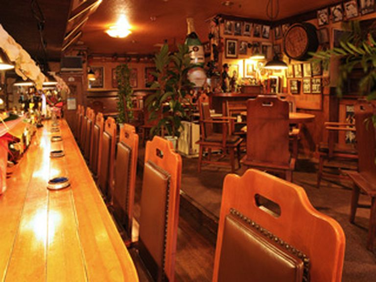 有名探偵の世界を彷彿とさせる、オールドアメリカンスタイルバー