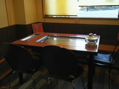 店内は綺麗で落ち着いた雰囲気です　