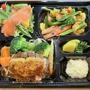 ※前日17時までのご予約。翌日17時30分～店頭お渡し
ステーキ弁当2,160円
フォアグラ付き＋1,404円
お魚弁当2,160円
ステーキ＋お魚弁当3,780円
フォアグラ付き＋1,404円
デザート盛り合わせ648円
