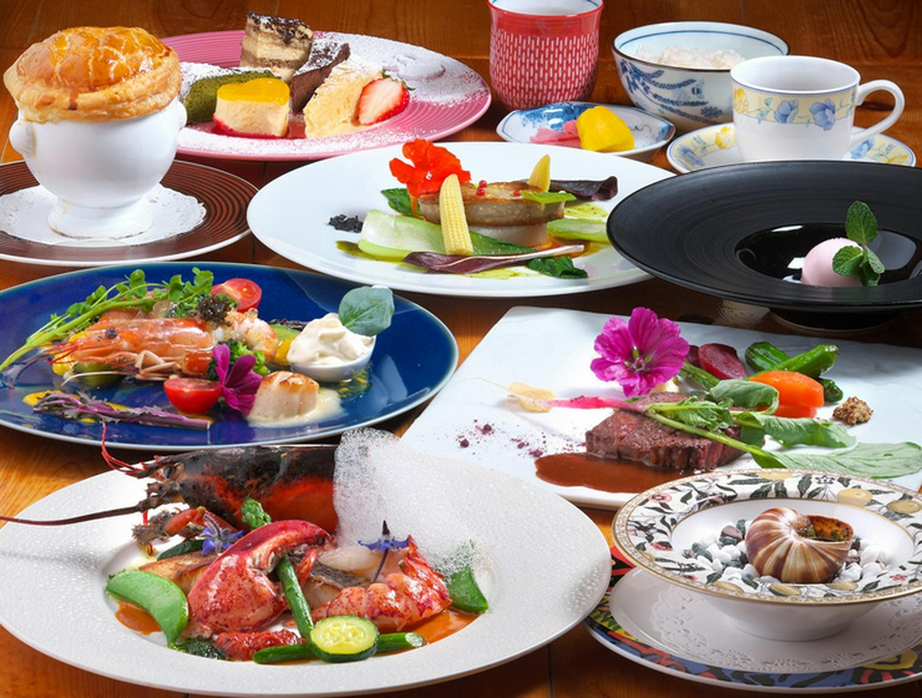 スペシャルディナー（活けオマール海老を楽しめる豪華な大人気のディナーコースです）