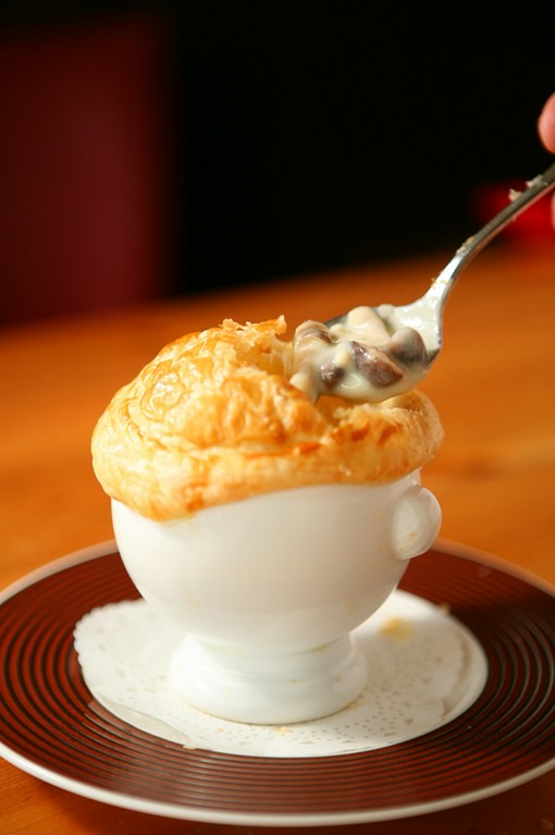 累計8万食突破！！ぎんぎんの名物料理。きのこのスープパイ包み