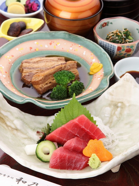 鮪の刺身と豚の角煮セット定食