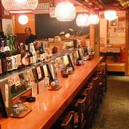 カウンター7席、おしゃべり大好きな大将と会話を楽しみながら