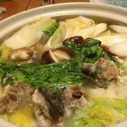 お鍋が美味しい季節になりました。
お鍋の種類だけでもクエ・とらふぐ・スッポン・アンコウ・タラバガニ・クジラ・ドジョウ・猪・鴨・もちろん寄せ鍋もございます。
これら食材のお鍋を格安にてご賞味いただけます。