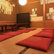 カウンター席からテーブル席、小上がり席、大小の個室もご用意しております。
お一人様でも大歓迎！
お仲間の飲み会やお子様連れのご家族でのお食事、接待や各種御宴会まで気軽にご利用ください。
30名様までの御宴会も承ります。