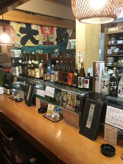 地酒はもちろん、全国各地より多数取り揃えております。