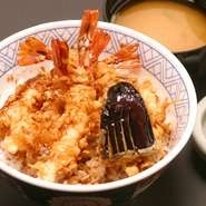 〔海老５　野菜１　お味噌汁　香の物〕