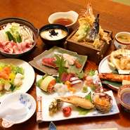 月がわりの宴会コースは4000円。2時間の飲み放題は種類も豊富で田酒などの純米酒も楽しめます。店内奥にあるお座敷席でぜひ楽しい歓迎会や送別会をお楽しみください