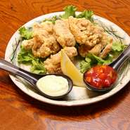 お子様から大人まで大人気！
地鶏を使ったジューシーな唐揚げ