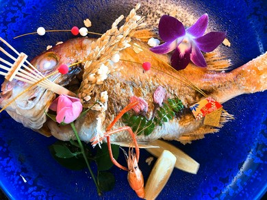 目にも鮮やかなお料理とおもてなしで人生の節目に上質な時間を