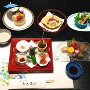 季節ごとに店主自ら考案するコース料理は、繊細で上品なお味です。上質なお料理をリーズナブルなお値段で。