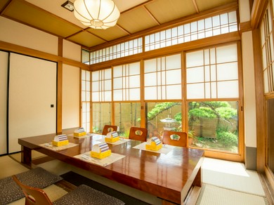 4名〜最大60名まで入ることができるさまざまな個室を完備