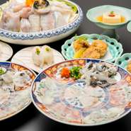 10月～3月はふぐ料理の季節　本場九州より新鮮なとらふぐを空輸にて仕入れております。創業40年来のふぐ料理の技と味。是非ご賞味くださいませ