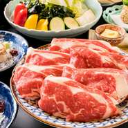 さっぱりとした旨味のある国産牛をかつおベースの「吟だし」でいただきます。
先付　お刺身　国産牛しゃぶしゃぶ　里芋饅頭香煎揚
鍋野菜　うどん　ごはん　デザート