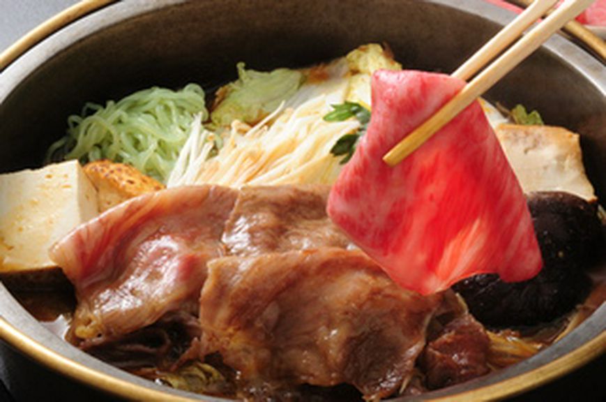 特製の味噌だれのすき焼は格別!