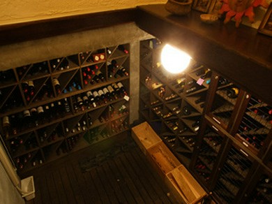ワインセラーに常時200本のワインが待っています