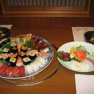 当店では鍋料理、一品コース料理等お客様の人数、ご予算に応じて用意させていただきますのでお気軽にお問い合わせくださいませ