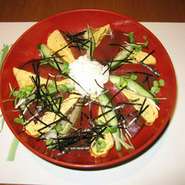 本まぐろをたっぷり使用したちらしです、醤油漬け風味でお召し上がり下さい