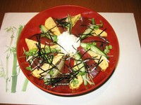 本まぐろをたっぷり使用したちらしです、醤油漬け風味でお召し上がり下さい