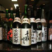 各地のおいしい地酒色々ございます　八海山（新潟）　天狗舞（石川）　船中八策（高知）黒龍（福井）等