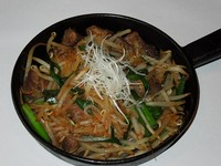 タン・ほほ肉（カシラ）をみそだれで炒めました。
