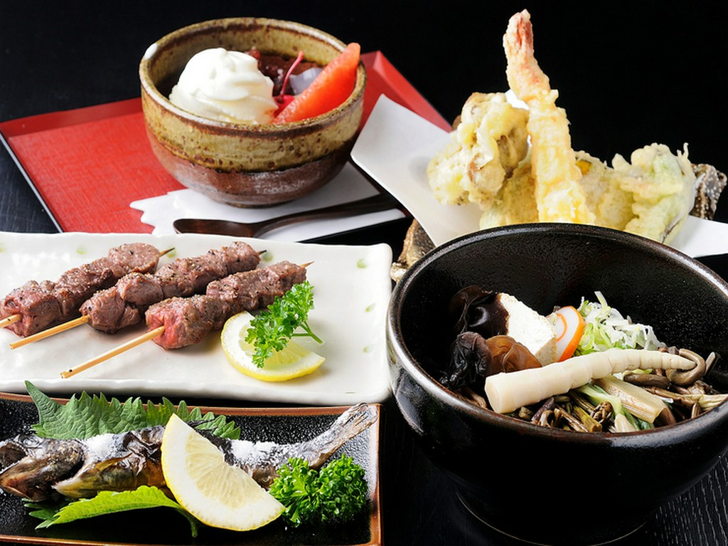 季節ごとの地元産素材を使った創作和食に下鼓