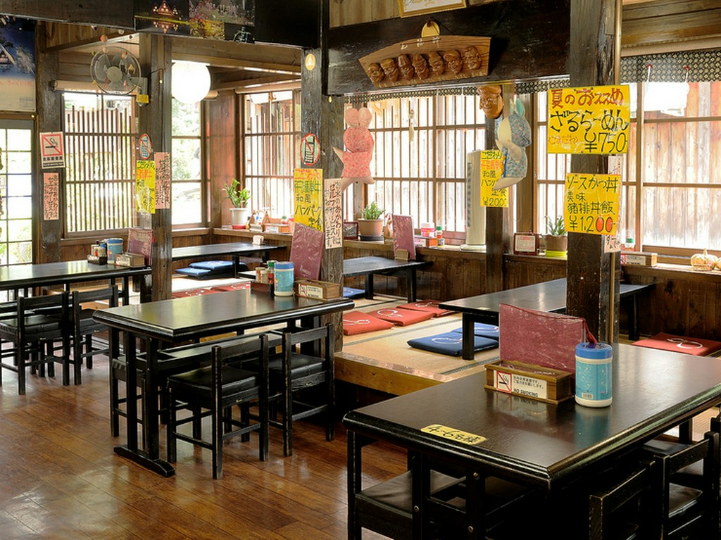 落ち着いた雰囲気が居心地のよさを感じさせるお店