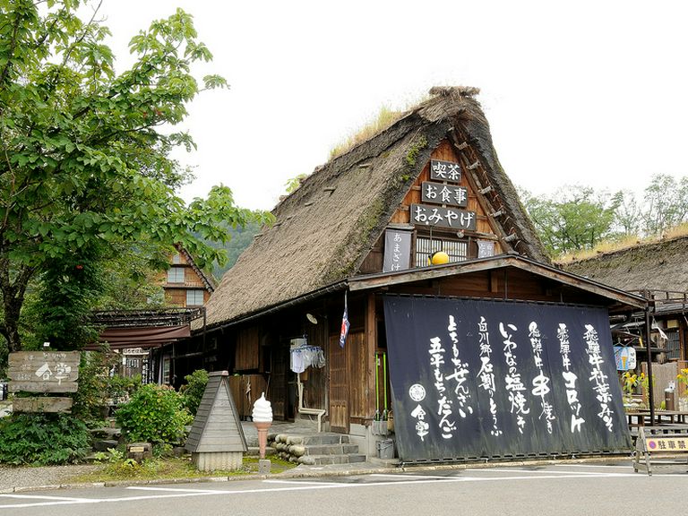 観光途中の食事や休憩にふらりと立ち寄れるお店