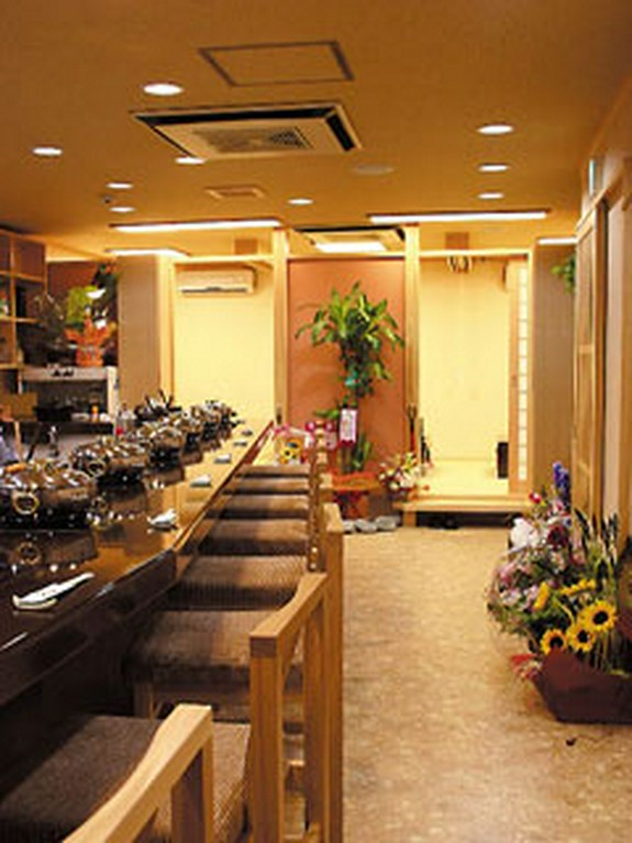 カウンターでは銘々の鍋をご用意